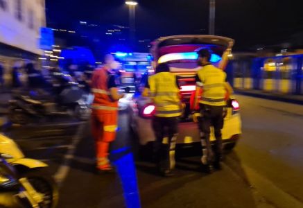 Genova, 28enne investe due pedoni con lo scooter e scappa: denunciato