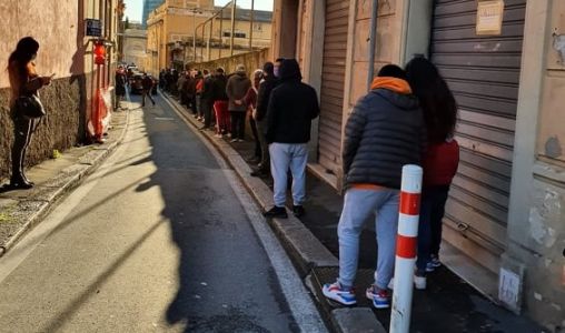 Covid Genova, contagi in calo: stop al punto tamponi gratuiti di Villa Bombrini