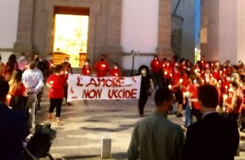 "L'amore non uccide": due fiaccolate per ricordare Alessandra, uccisa dall'ex compagno