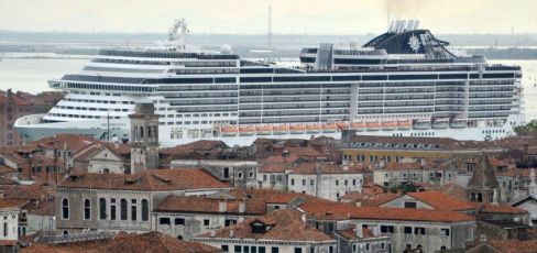 Grandi navi a Venezia, via a iter progettazione punti attracco fuori dalla laguna