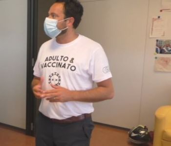 Liguria, anche il vicepresidente del Consiglio regionale indossa la maglietta “Adulto e vaccinato”