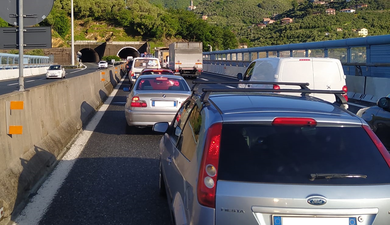Caos Autostrade Liguria, Assoutenti: "Indennizzi agli automobilisti oltre al pedaggio gratis"