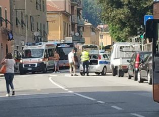 Genova, la 17enne investita in via San Quirico è grave: indagata la conducente dell'auto