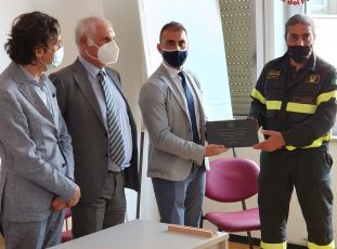 Genova, una targa ai vigili del fuoco per il duro lavoro svolto nel crollo del cimitero di Camogli