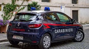 Danneggiano autovelox e pensilina, denunciati dai carabinieri due giovani liguri