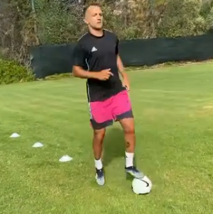 Genoa, Criscito si allena anche in vacanza, posta il video e scrive: "Never give up"