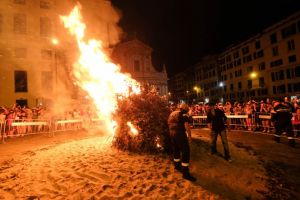 Festa di San Giovanni, a Genova il tributo ai Queen e il falò in piazza Matteotti