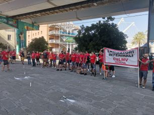 Genova, protesta a Palazzo San Giorgio: "95 lavoratori somministrati a rischio"
