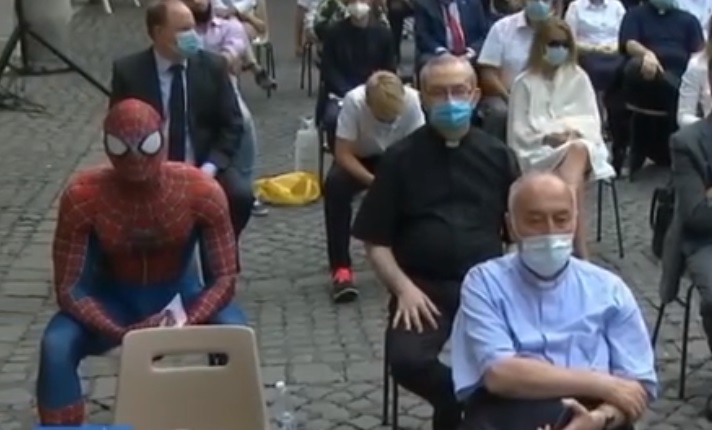 "Spiderman" in udienza da Papa Francesco: è il savonese Mattia Villardita