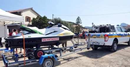 Genova, una moto d’acqua e una motovedetta per la sicurezza dei bagnanti 