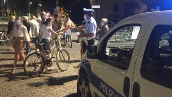 La Spezia, linea dura contro la movida: stop alcolici dalle 21 e locali chiusi alle 2