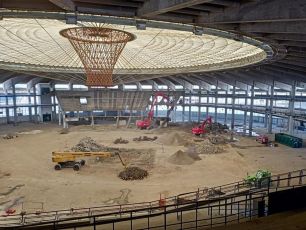 Le ruspe demoliscono le tribune del Palasport: addio a un pezzo storico di Genova