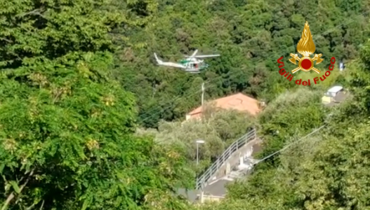 Pensionata cade sulle alture di Zoagli: in elicottero in codice rosso al San Martino 