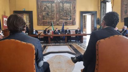 Ex Ilva Genova, il ministro Orlando in prefettura. Toti: "Mai portare avanti ragioni con violenza"