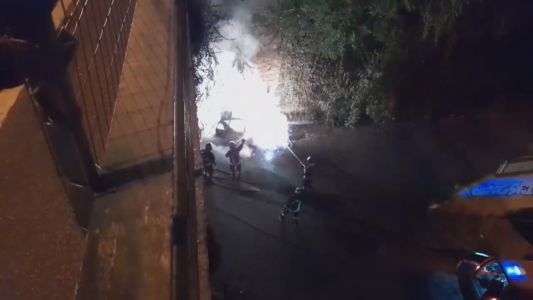 Sturla, due auto a fuoco sotto il cavalcavia di Corso Europa: indagini in corso