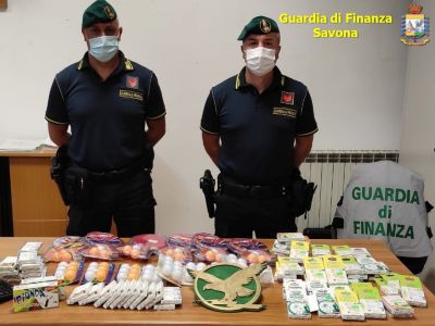 Giocattoli, dispositivi medici ed elettronici contraffatti: 4 negozi sanzionati a Savona