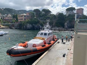 Nervi, uomo in difficoltà in mare salvato dalla capitaneria