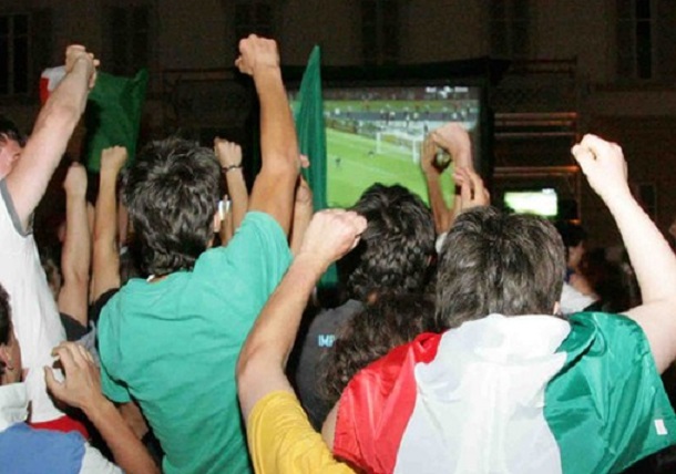 La Spezia, maxischermo per la partita della nazionale: locale multato dalla polizia locale