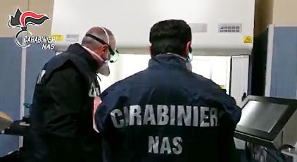 Genova, medico radiato dall'albo nei guai: praticava interventi in un centro estetico