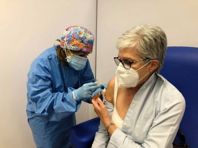 Covid, già 300 piemontesi hanno prenotato il richiamo del vaccino in Liguria