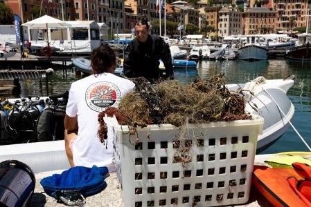 Portofino, recuperati due quintali di reti fantasma sul fondale