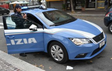 Genova, ruba due spalliere di un letto durante un trasloco: denunciato