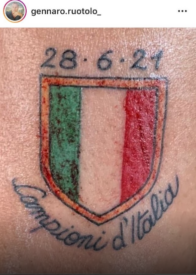 Genoa, Ruotolo si fa tatuare lo scudetto under 18: "Campioni d’Italia"