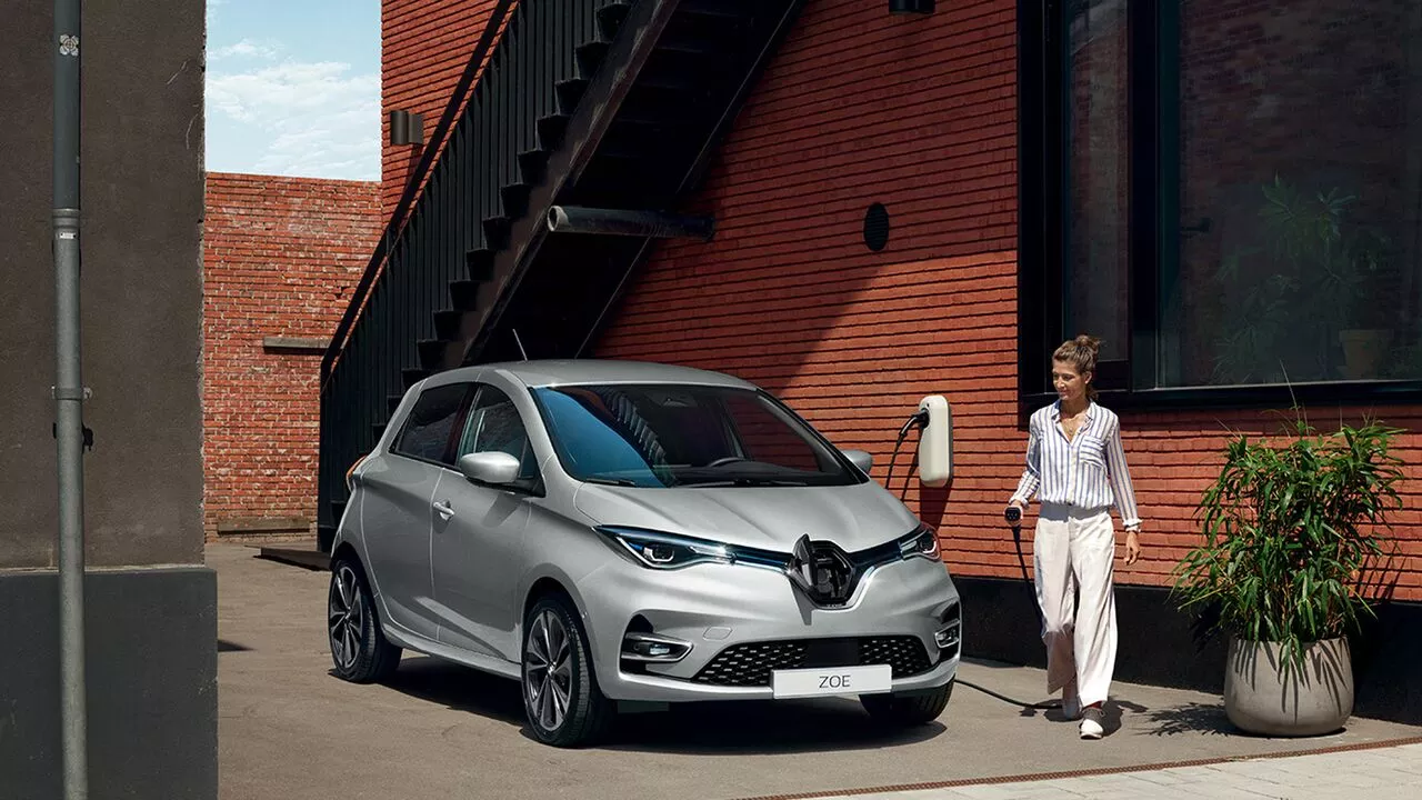 Renault annuncia la rivoluzione: nel 2025 il 65% delle vendite con modelli elettrici
