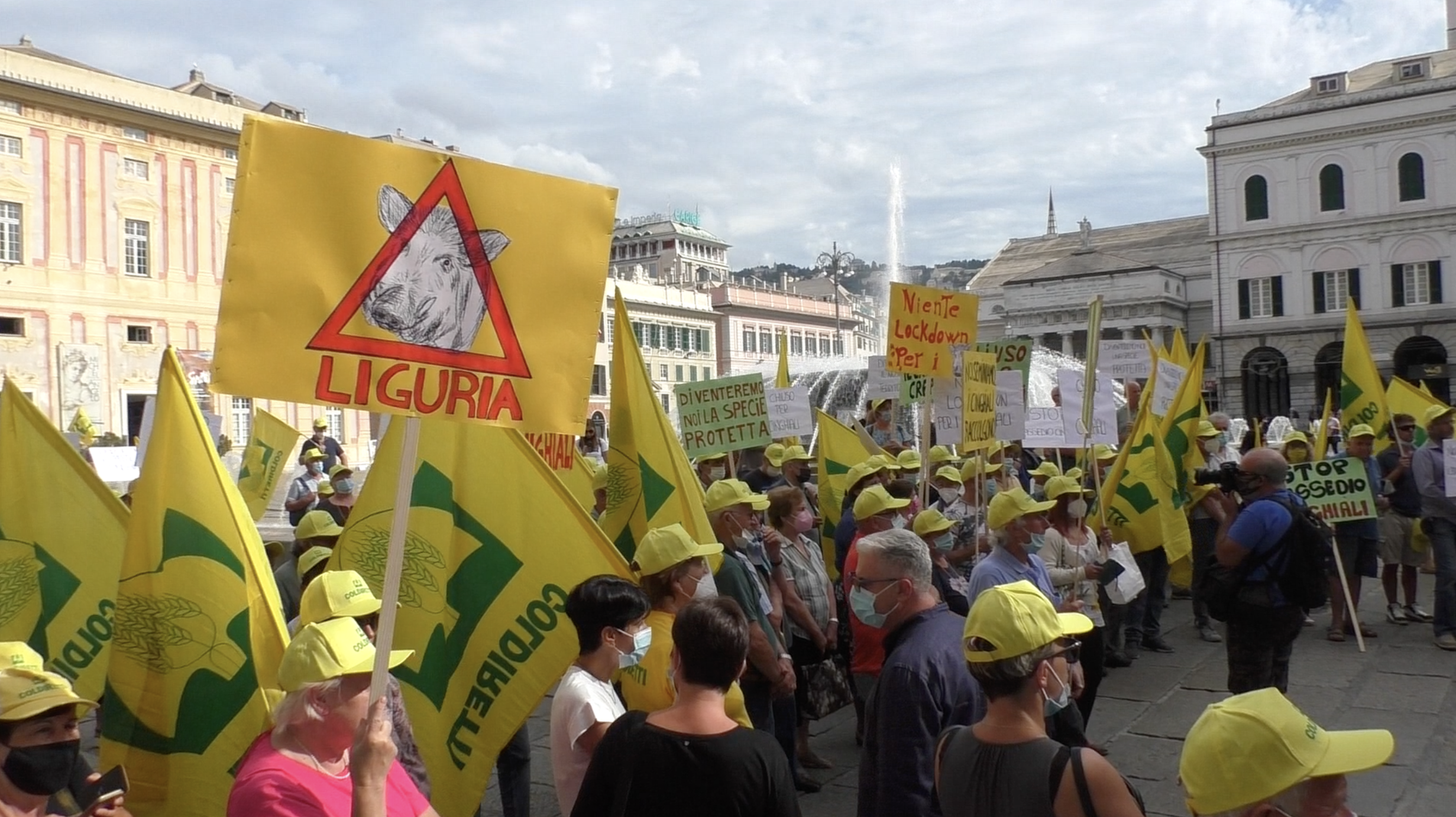 Italia, stop ai cinghiali: gli agricoltori protestano nelle piazze italiane, da Montecitorio a De Ferrari