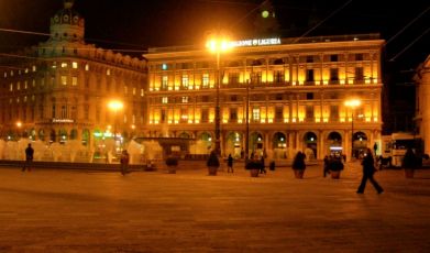 Genova, picchia la fidanzata minorenne e aggredisce gli agenti: arresto 20enne colombiano