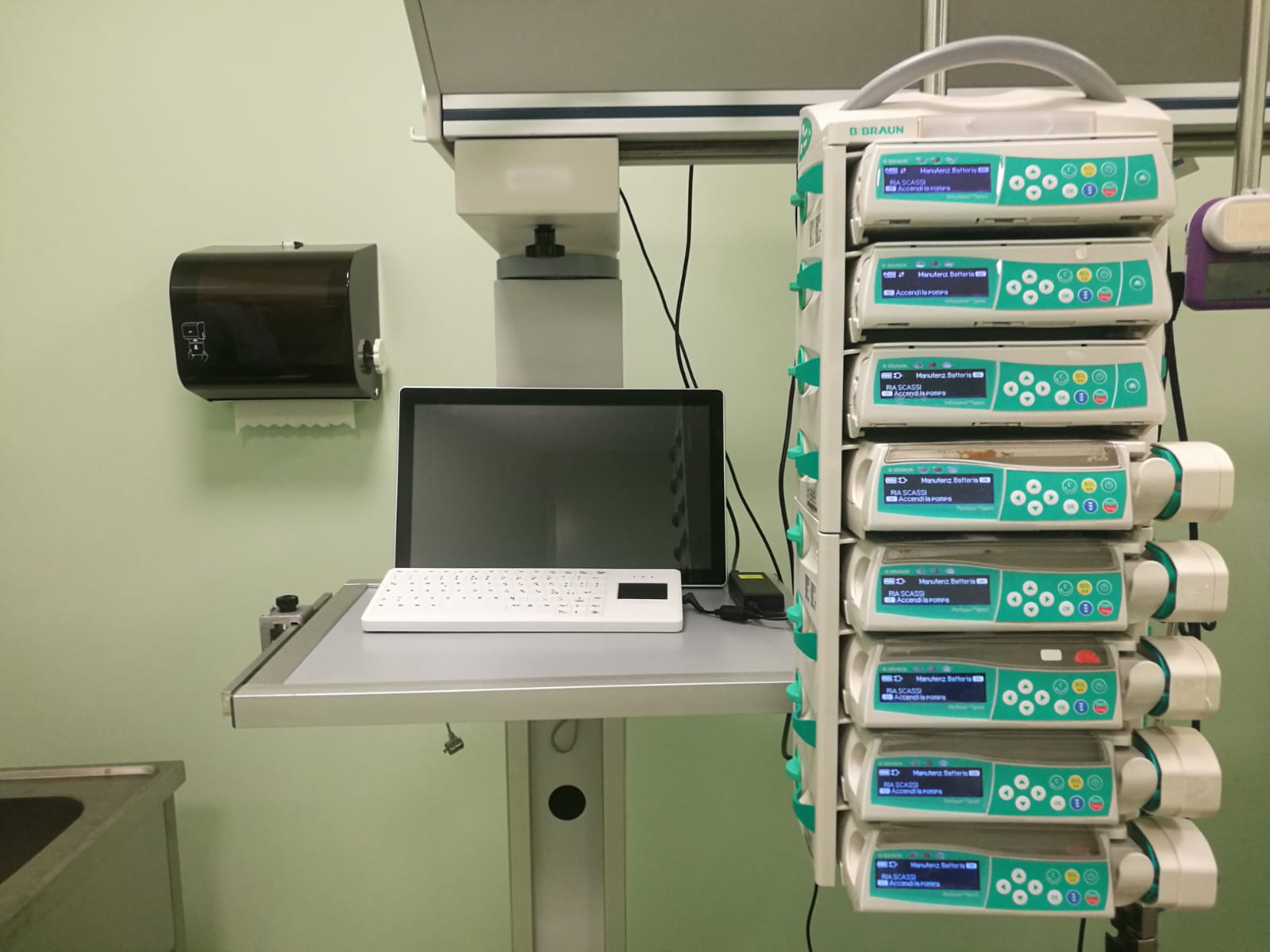 Avo dona 8 computer al reparto di rianimazione dell'ospedale Villa Scassi di Genova