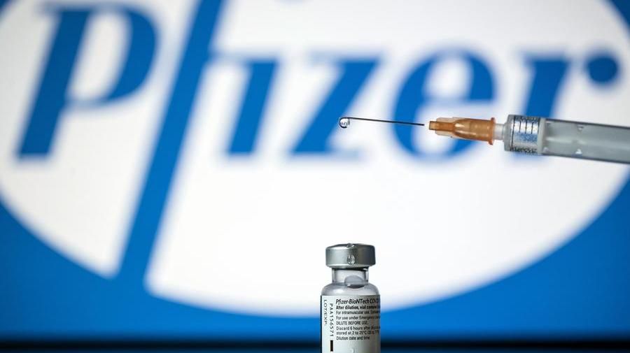 L'annuncio di Pfizer: "Sviluppato vaccino contro la variante Delta"