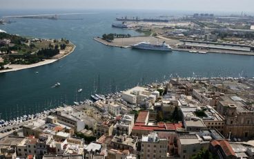 Porto di Brindisi, in vigore i nuovi limiti di ingombro in altezza delle navi