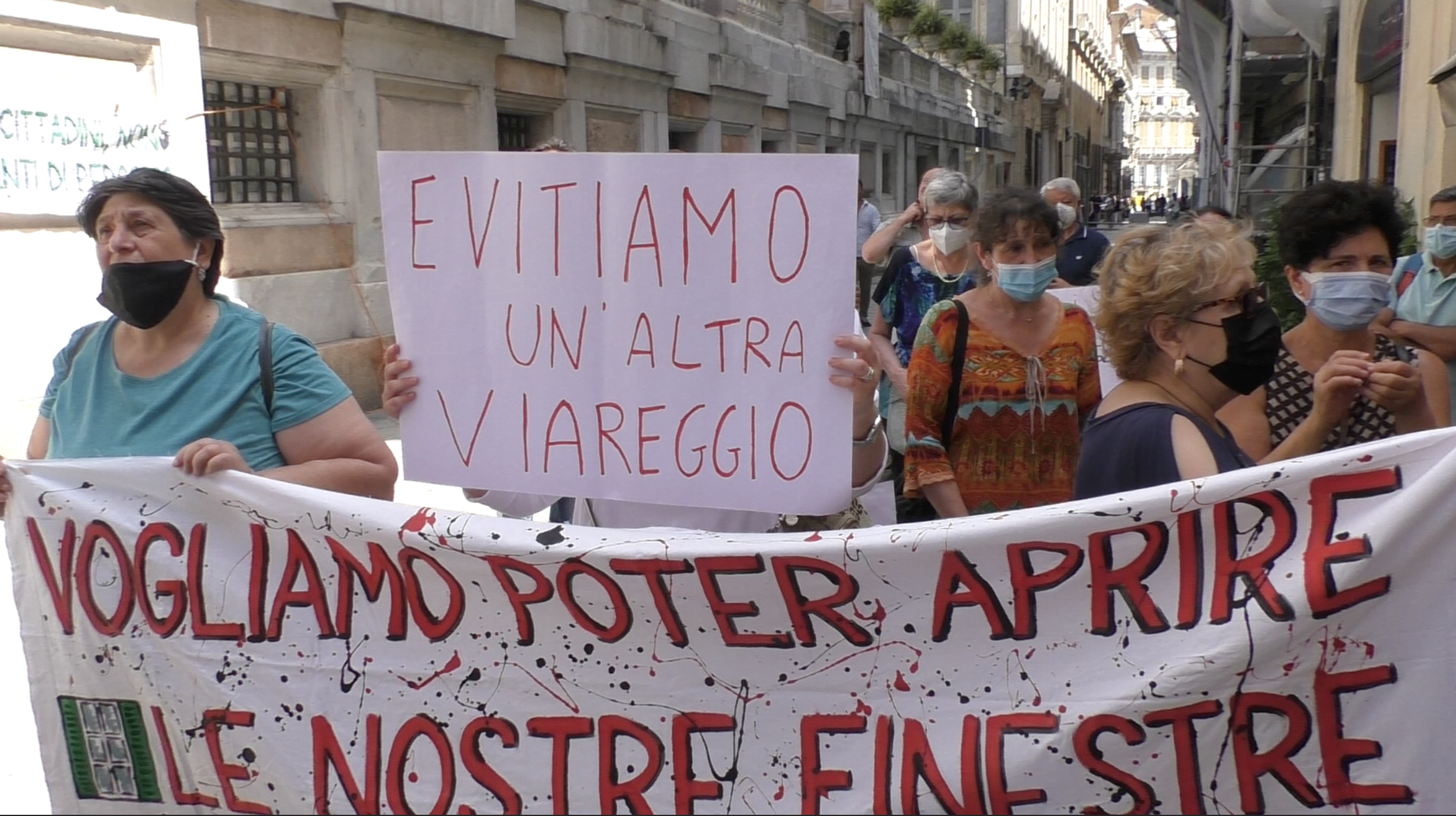 La protesta dei residenti di Certosa: "Vogliamo vivere in sicurezza"