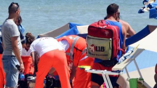 In tre rischiano di annegare in mare, ragazzino di 11 anni in codice rosso al Gaslini