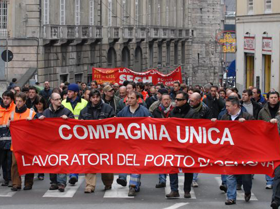 Porto di Genova, poche chiamate dai terminalisti: camalli pronti allo sciopero 