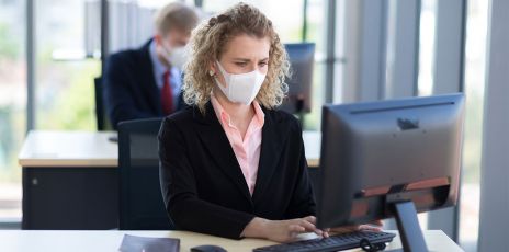 Lavoro in Liguria: boom di contratti a termine, dimezzati quelli a tempo indeterminato