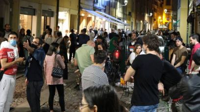 Barista non serve da bere a tre ubriachi: loro devastano il locale a Sanremo