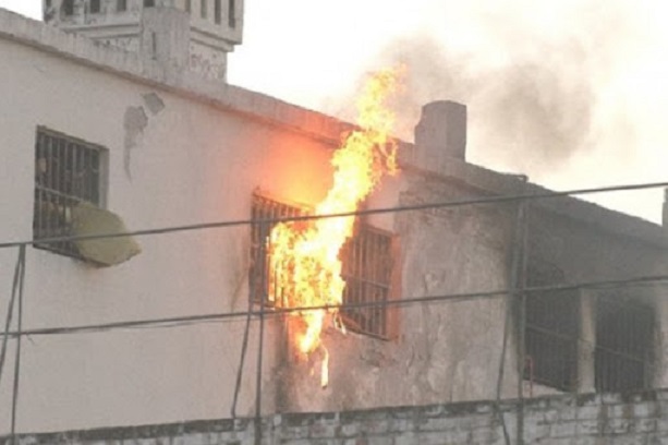 Marassi, detenuto appicca un incendio in carcere: gli agenti salvano 50 persone