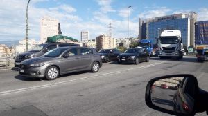 Traghetti e autostrade, altra mattinata di caos a Genova