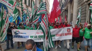 Genova, sciopero e corteo degli edili: in 500 per il rinnovo del contratto integrativo