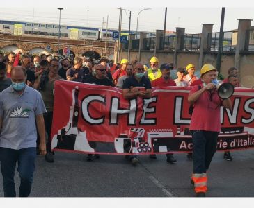 Genova, lavoratori ex-Ilva in corteo a Cornigliano: alle 14.30 incontro con l'azienda