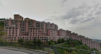 In tre su una moto al Cep, la polizia li insegue e blocca due giovani