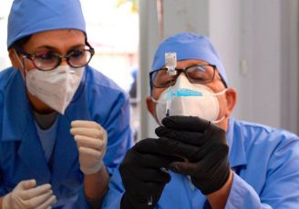 Il vaccino funziona, Gimbe: "50% di ospedalizzazioni in meno rispetto alle altre ondate"