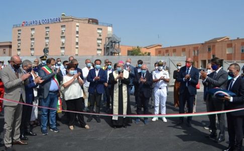 Teresa Bellanova in visita al Porto di Taranto in occasione dell'inaugurazione di due opere