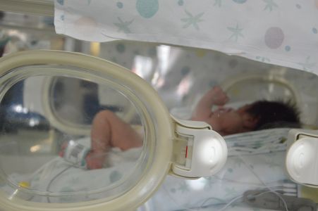 Neonata lasciata nella culla della vita: è la prima volta che accade a Genova