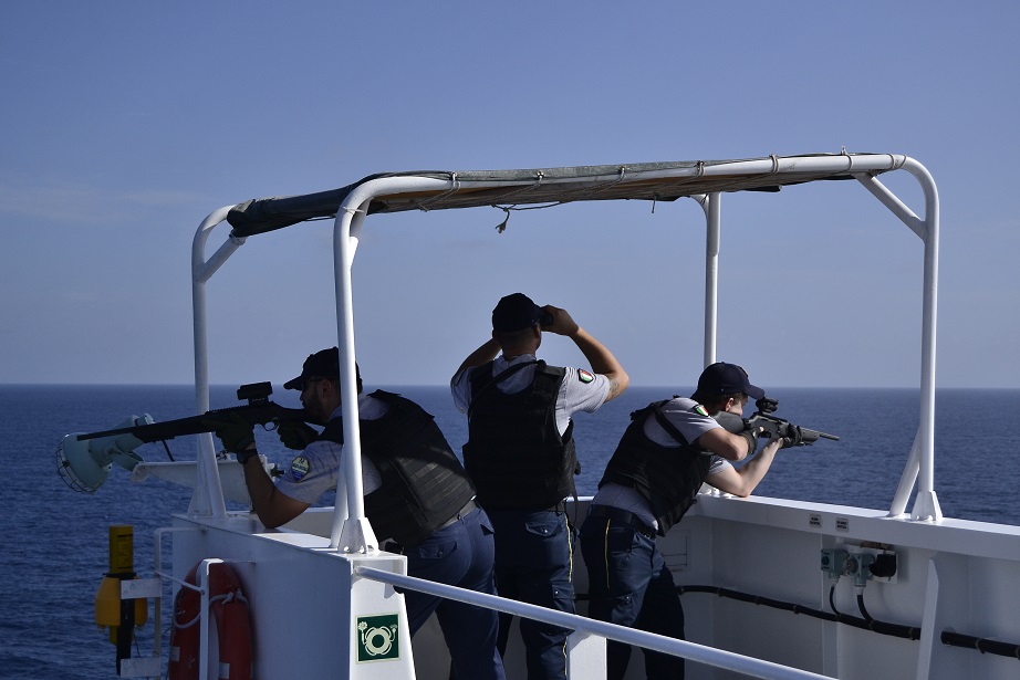 Confitarma ottiene la deroga per imbarco guardie giurate su navi italiane