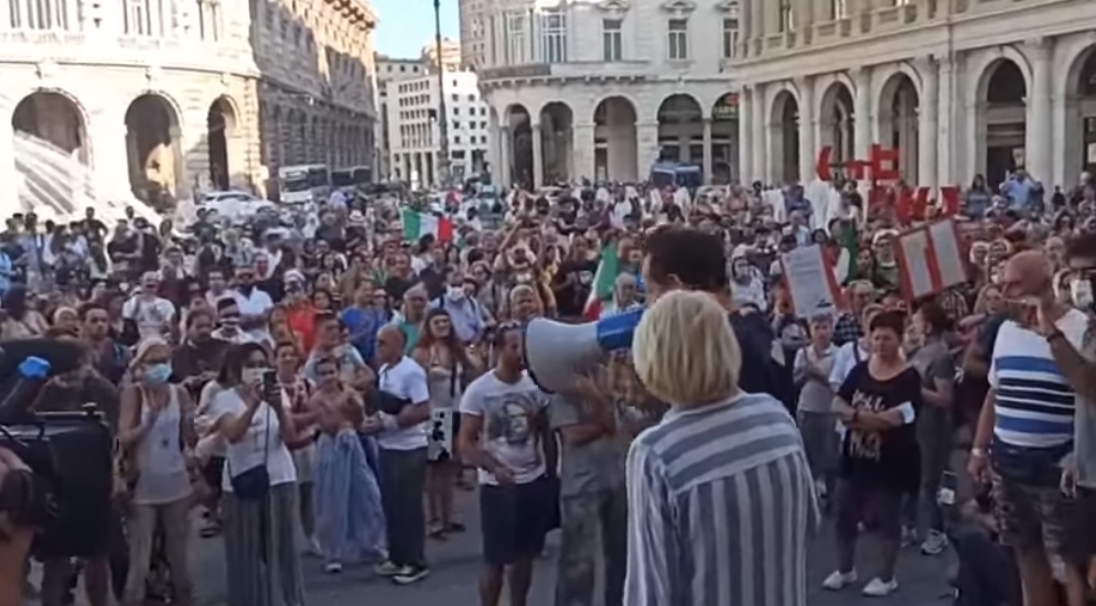 Genova, già 10 denunce per la manifestazione No Green Pass: stasera nuova protesta