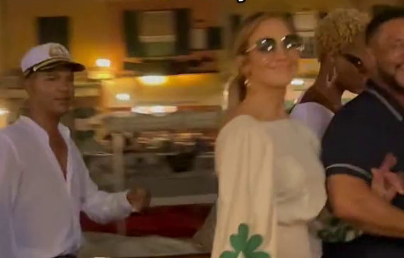 Jennifer Lopez a Portofino, la cantante non passa inosservata