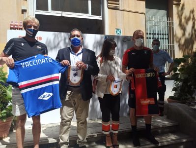 Seconda dose di vaccino per i giocatori di Genoa e Samp, Toti: "Esempio per i giovani"